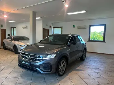 Usata VW T-Roc R-line 110 CV (80 kW) 2023 Indium grey SUV