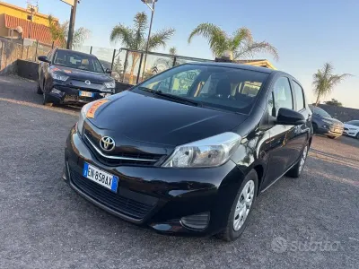 Usata Toyota Yaris Lounge 90 CV (66 kW) 2012 Nero Utilitaria