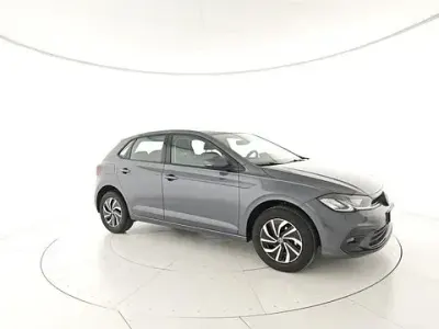 Usata VW Polo Life 95 CV (69 kW) 2025 Grigio Utilitaria