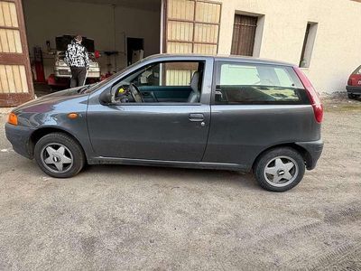 Usata Fiat Punto S 54 CV (39 kW) 1995 Grigio Berlina