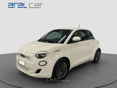 Usata Fiat 500e Passion 86 kW (118 CV) 2021 Bianco Berlina