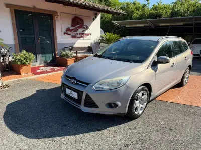 Usata Ford Focus 120 CV (88 kW) 2014 Grigio Station wagon
