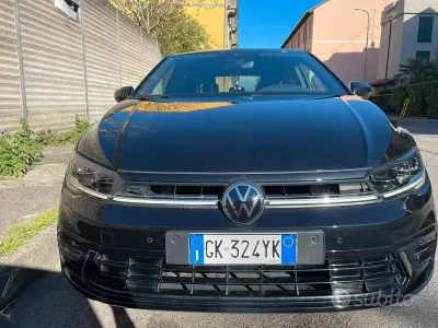 Usata VW Polo R-line 95 CV (69 kW) 2022 Nero Utilitaria