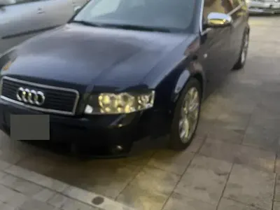 Usata Audi A4 130 CV (95 kW) 2005 Bluazzurro Berlina