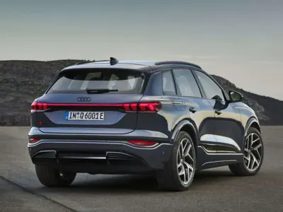 Nuova Audi Q6 e-tron Advanced 100 kW (136 CV) 2026 Argento SUV
