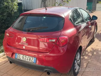 Usata Alfa Romeo Giulietta 170 CV (125 kW) 2012 Rosso Utilitaria