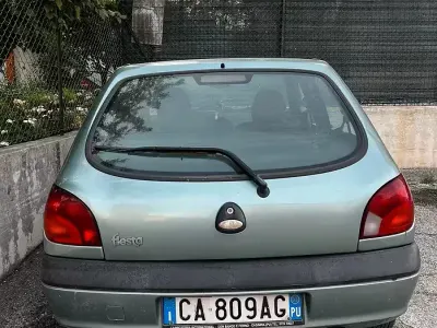 Second-hand Ford Fiesta 75 CP (55 kW) 2002 Albastru Hatchback