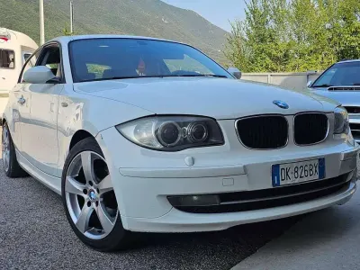 Usata BMW 118 143 CV (105 kW) 2007 Bianco Utilitaria