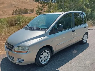 Usata Fiat Multipla 116 CV (85 kW) 2004 Grigio Monovolume