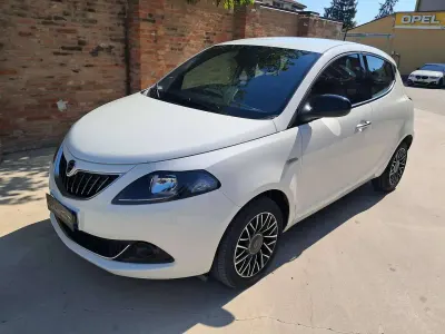 Usata Lancia Ypsilon 69 CV (50 kW) 2024 Bianco Utilitaria
