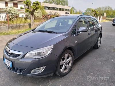 Usata Opel Astra Business 110 CV (80 kW) 2012 Grigio Station wagon