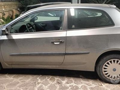 Verde Usata 2005 Fiat Stilo Utilitaria | 2500 € (Cara)
