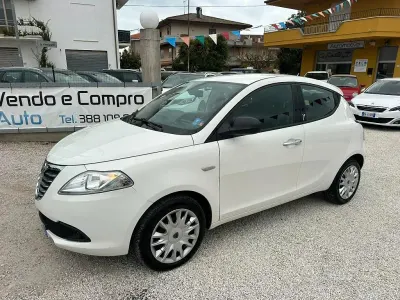 Usata Lancia Ypsilon Gold 69 CV (50 kW) 2013 Bianco Utilitaria
