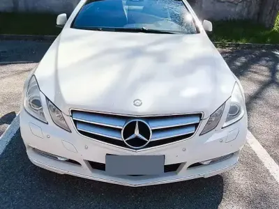 Usata Mercedes E220 170 CV (125 kW) 2012 Bianco Coupé