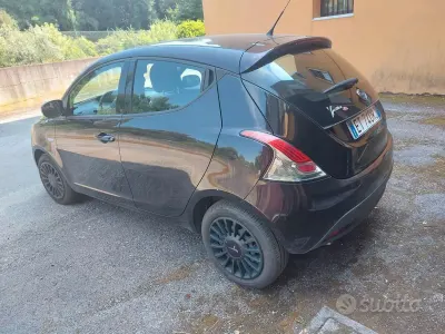 Usata Lancia Ypsilon 69 CV (50 kW) 2013 Viola Utilitaria