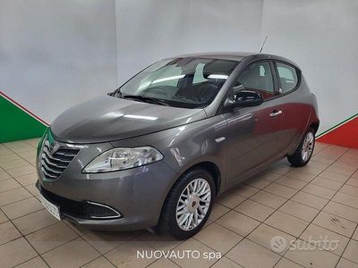 Begagnad Lancia Ypsilon Gold 69 HK (50 kW) 2015 Grå Halvkombi