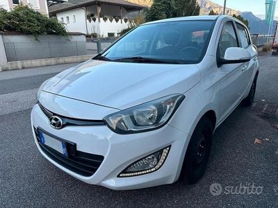Usata Hyundai i20 75 CV (55 kW) 2013 Bianco Berlina