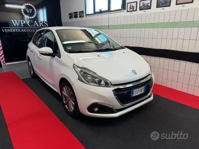 Usata Peugeot 208 Signature Sky 83 CV (61 kW) 2019 Bianco Utilitaria