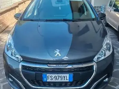 Usata Peugeot 208 Allure 83 CV (61 kW) 2019 Utilitaria