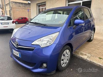 Usata Toyota Verso-S Style 90 CV (66 kW) 2012 Blu Monovolume