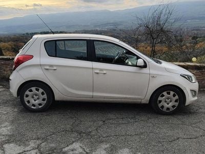 Usata Hyundai i20 Classic 85 CV (62 kW) 2013 Bianco Berlina