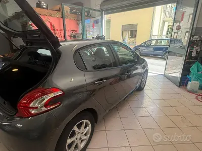 Usata Peugeot 208 82 CV (60 kW) 2013 Grigio Utilitaria