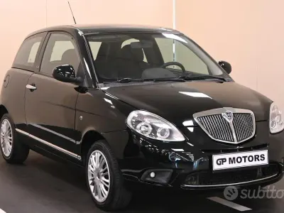 Usado Lancia Ypsilon 69 HP (50 kW) 2012 Preto Citadino