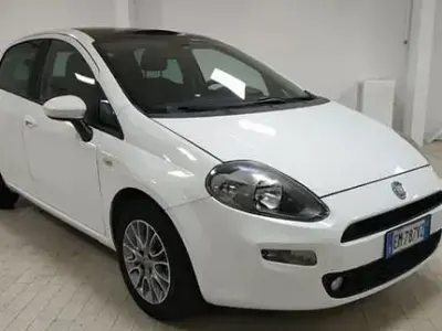 Begagnad Fiat Punto S 95 HK (69 kW) 2012 Vit Halvkombi