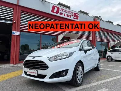 Usata Ford Fiesta 80 CV (58 kW) 2015 Bianco Utilitaria