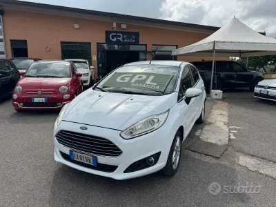 Gebraucht Ford Fiesta Titanium 97 PS (71 kW) 2014 Weiß Kleinwagen