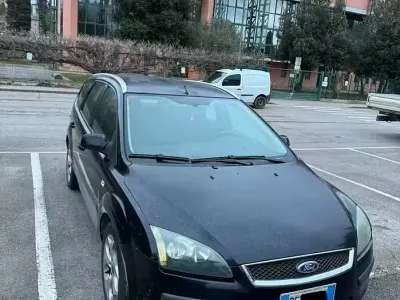 Usata Ford Focus 90 CV (66 kW) 2007 Nero Station wagon