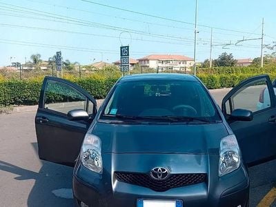 Usata Toyota Yaris 69 CV (50 kW) 2009 Grigio Utilitaria