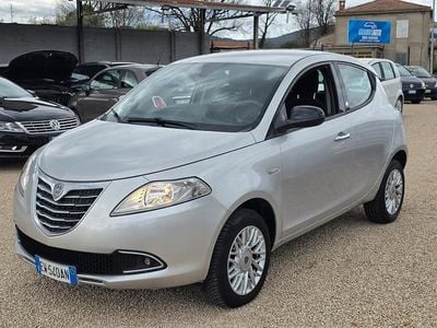 Usata Lancia Ypsilon Silver 85 CV (62 kW) 2014 Grigio Utilitaria