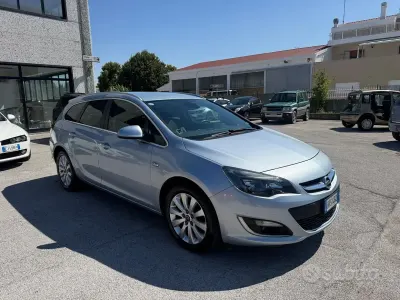 Usata Opel Astra Cosmo 110 CV (80 kW) 2014 Grigio Station wagon