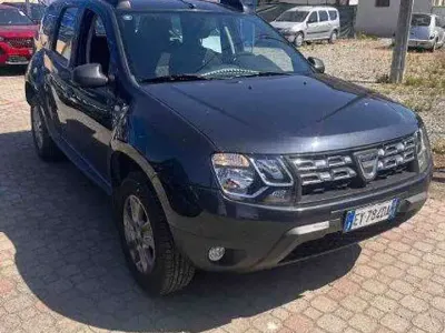 Usata Dacia Duster Lauréate 109 CV (80 kW) 2015 Grigio SUV