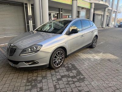 Begagnad Lancia Delta 120 HK (88 kW) 2009 Grå Halvkombi