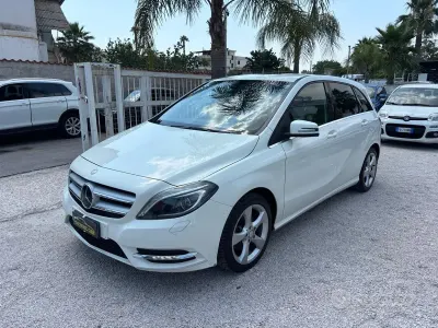 Usata Mercedes B180 Premium 109 CV (80 kW) 2014 Bianco Utilitaria