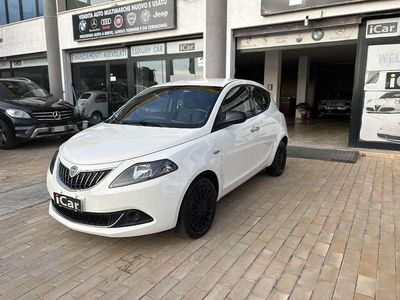 Begagnad Lancia Ypsilon Silver 69 HK (50 kW) 2022 Vit Halvkombi