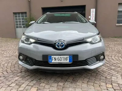 Usata Toyota Auris Hybrid Lounge 99 CV (72 kW) 2018 Grigio Station wagon