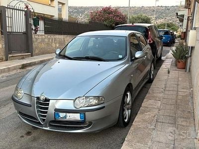 Occasion Alfa Romeo 147 Distinctive 116 ch (85 kW) 2001 Gris Citadine