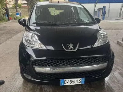 Gebraucht Peugeot 107 68 PS (50 kW) 2009 Schwarz Kleinwagen