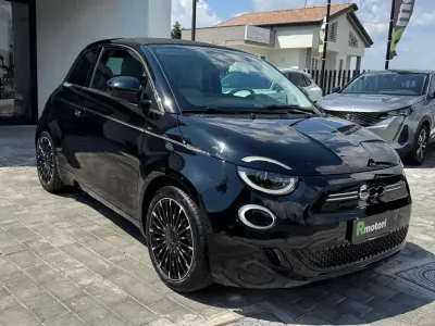 Usata Fiat 500e La Prima 42 kW (58 CV) 2024 Nero Cabrio
