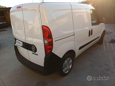 Usata Fiat Doblò 105 CV (77 kW) 2021 Bianco Monovolume