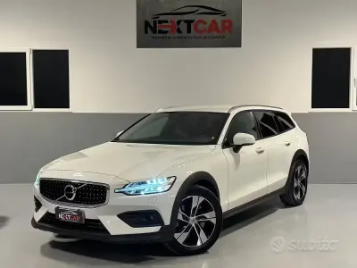 Usata Volvo V60 CC Pro 190 CV (139 kW) 2019 Bianco Station wagon