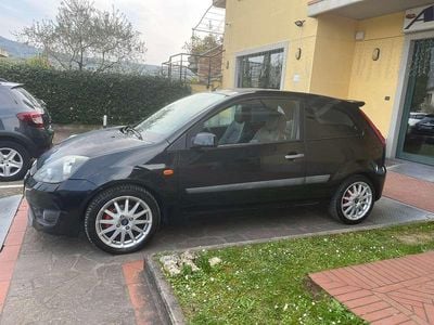 Usata Ford Fiesta S 90 CV (66 kW) 2006 Nero Utilitaria