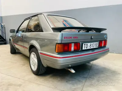 Usata Ford Escort 110 CV (80 kW) 1986 Grigio Coupé