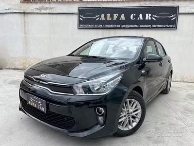 Usata Kia Rio 84 CV (61 kW) 2020 Nero Berlina