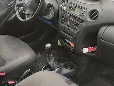 Gebraucht Toyota Yaris 65 PS (47 kW) 2005 Schwarz Kleinwagen