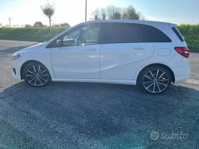 Usata Mercedes B200 156 CV (114 kW) 2018 Bianco Utilitaria