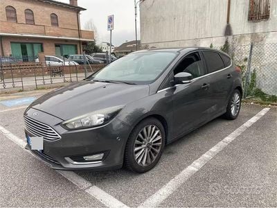 Begagnad Ford Focus 115 HK (84 kW) 2015 Grå Sedan
